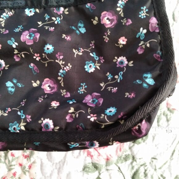 Nwot, black floral lesportsac crossbody. - Picture 16 of 16